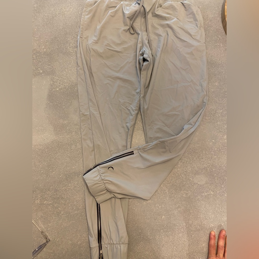 ZYIA Gray Sweatpants Comfortable Everywhere Joggers with zippers. Like new.